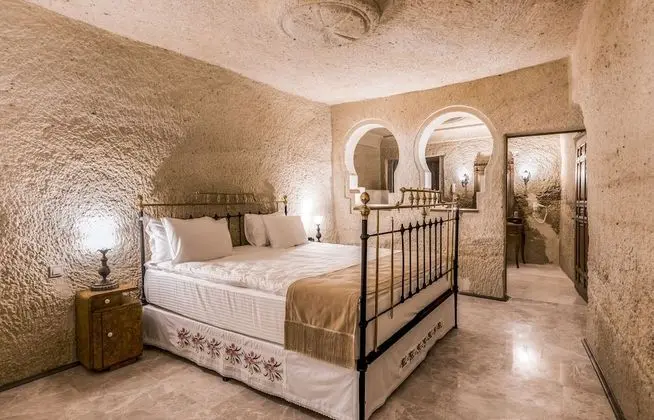 Honeymoon Cave Suites