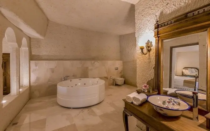 Honeymoon Cave Suites