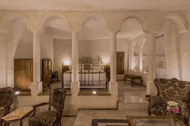 Honeymoon Cave Suites