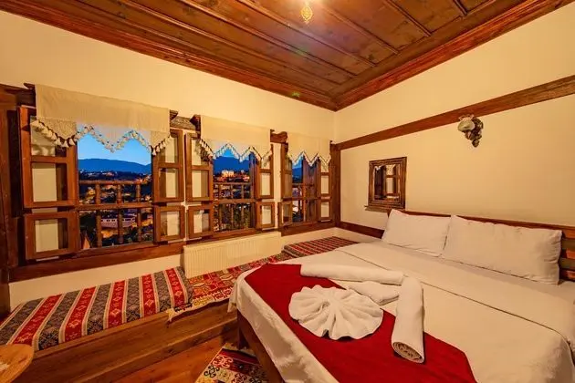 Triple, Şehir Manzaralı