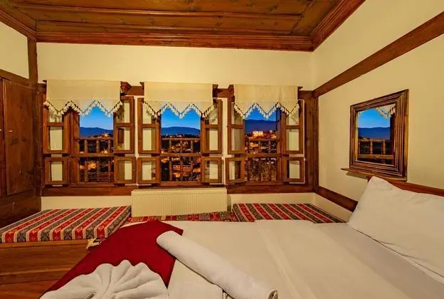 Triple, Şehir Manzaralı