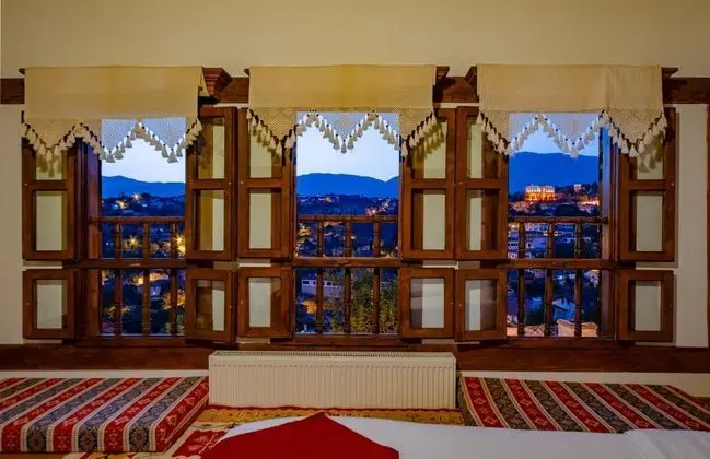 Triple, Şehir Manzaralı