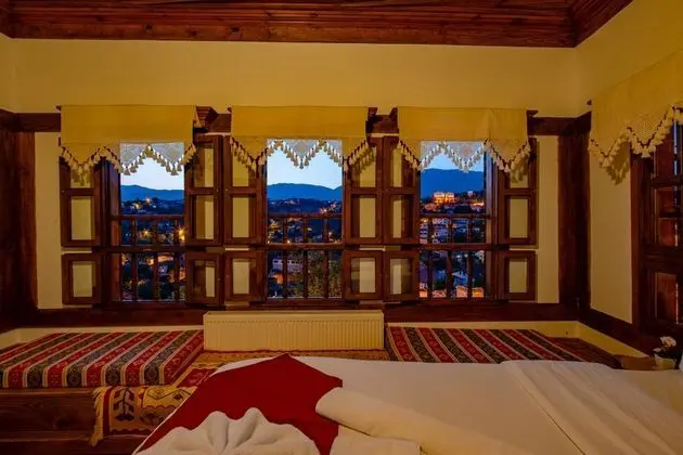 Triple, Şehir Manzaralı