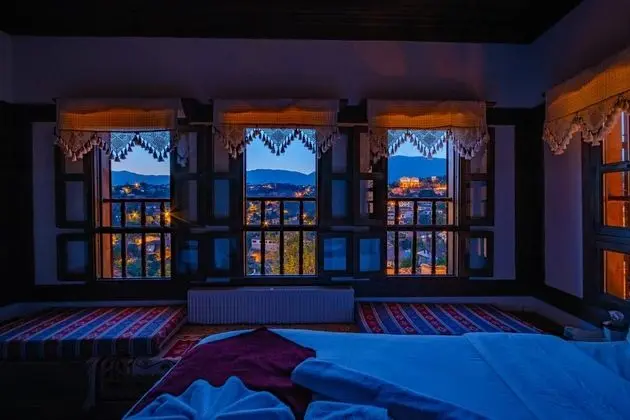 Triple, Şehir Manzaralı