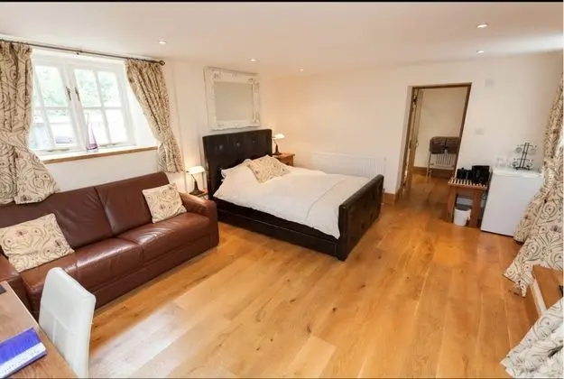 Deluxe Tek Büyük Yataklı Oda, Banyolu/Duşlu, Bahçe Manzaralı (Ground Floor)