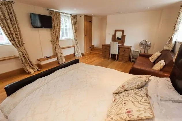 Deluxe Tek Büyük Yataklı Oda, Banyolu/Duşlu, Bahçe Manzaralı (Ground Floor)