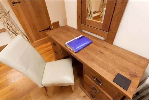 Deluxe Tek Büyük Yataklı Oda, Banyolu/Duşlu, Bahçe Manzaralı (Ground Floor)