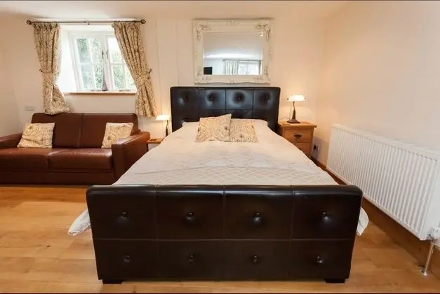 Deluxe Tek Büyük Yataklı Oda, Banyolu/Duşlu, Bahçe Manzaralı (Ground Floor)