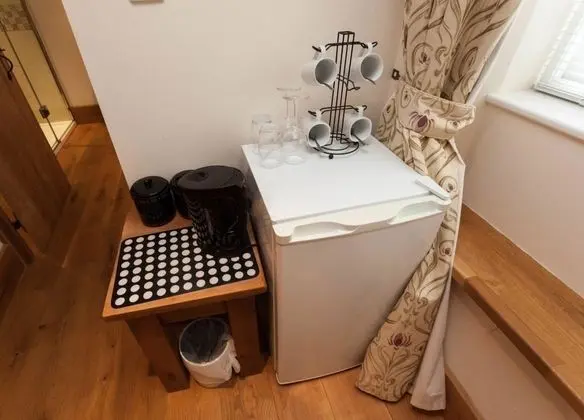 Deluxe Tek Büyük Yataklı Oda, Banyolu/Duşlu, Bahçe Manzaralı (Ground Floor)