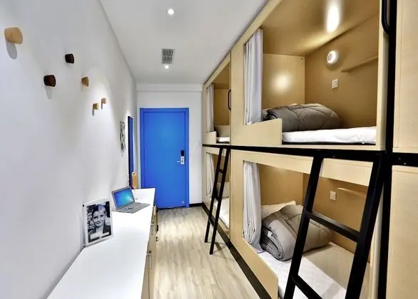 Ortak Ranzalı Oda, Sadece erkekler için, Ortak Banyo