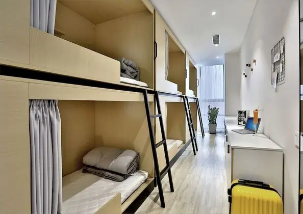 Ortak Ranzalı Oda, Sadece erkekler için, Ortak Banyo