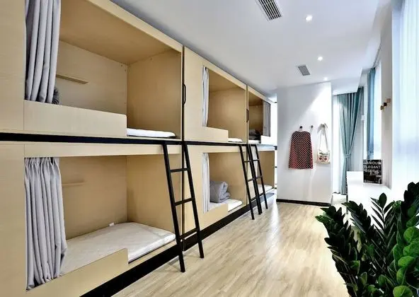 Ortak Ranzalı Oda, Sadece erkekler için, Ortak Banyo