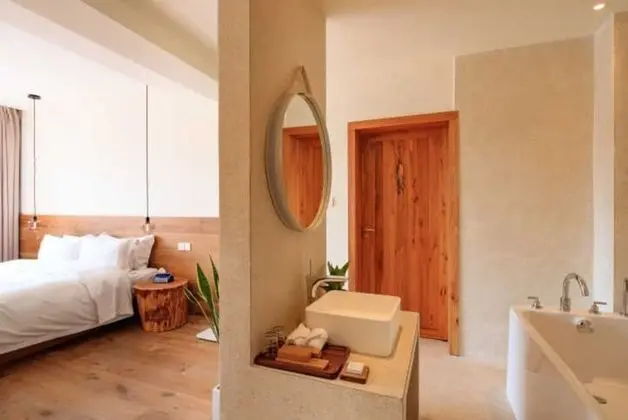 Tek Büyük Yataklı Oda, Küvet, Dağ Manzaralı