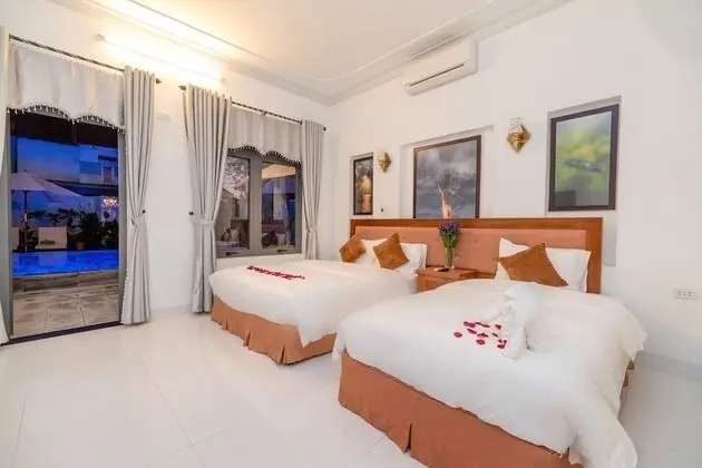 Deluxe Üç Kişilik Oda, Havuz Manzaralı