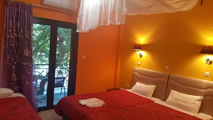 Üç Kişilik Oda