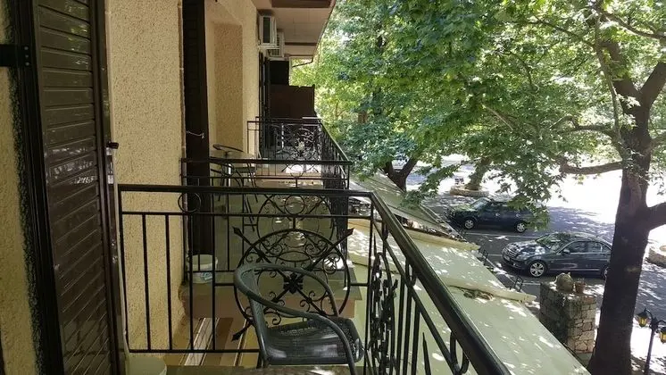 Üç Kişilik Oda