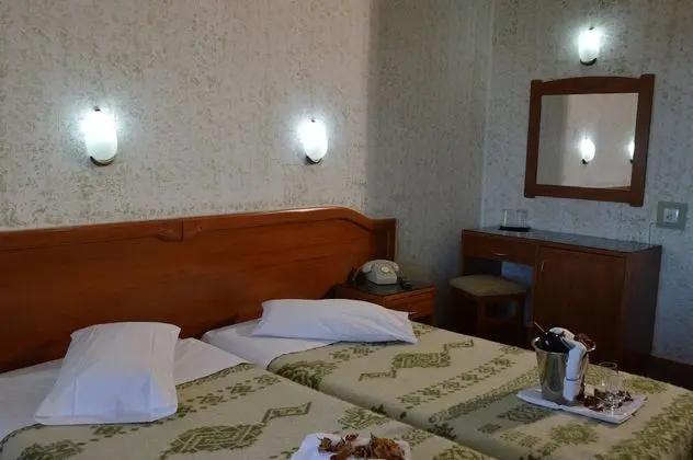 Tek Büyük veya İki Ayrı Yataklı Oda, Dağ Manzaralı