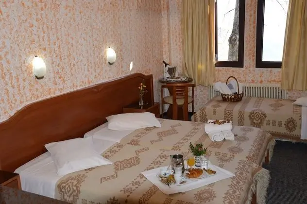Üç Kişilik Oda