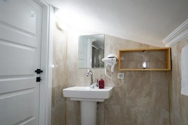 Çatı Katı Standart Oda, Havuz veya Bahçe Manzaralı, Balkonlu