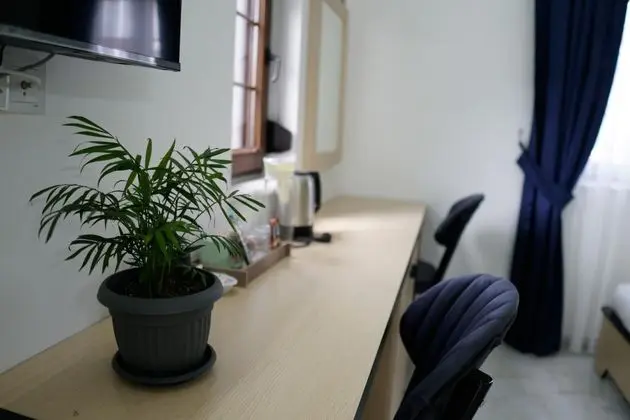 Standart Üç Kişilik Oda, Havuz veya Bahçe Manzaralı, Balkonlu