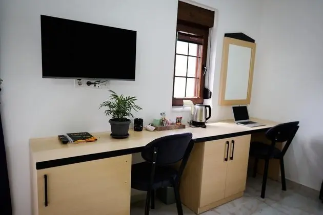 Standart Üç Kişilik Oda, Havuz veya Bahçe Manzaralı, Balkonlu