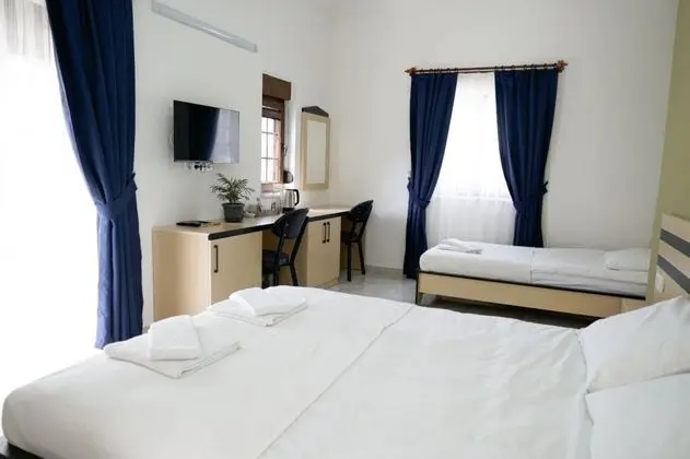 Standart Üç Kişilik Oda, Havuz veya Bahçe Manzaralı, Balkonlu