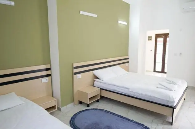 Standart Üç Kişilik Oda, Havuz veya Bahçe Manzaralı, Balkonlu