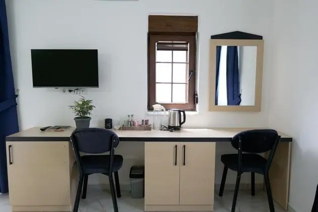 Standart Üç Kişilik Oda, Havuz veya Bahçe Manzaralı, Balkonlu