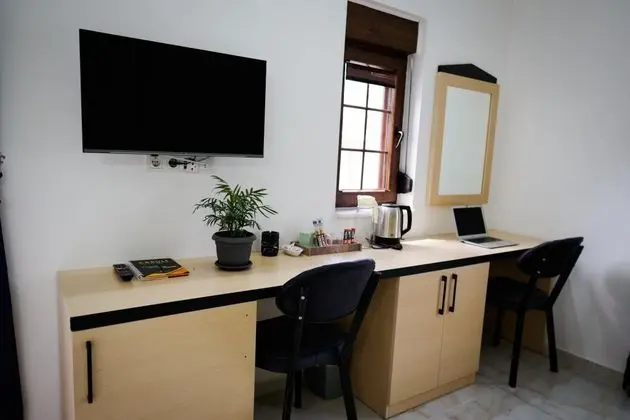 Standart Üç Kişilik Oda, Havuz veya Bahçe Manzaralı, Balkonlu