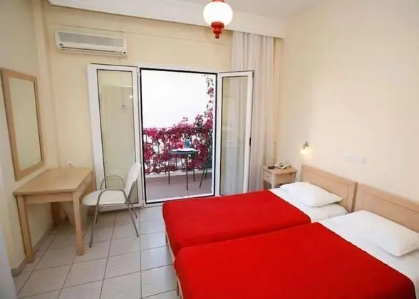 Büyük Yataklı Tek Kişilik Oda