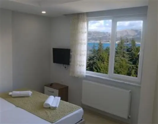 Suite, Göl veya Kara Manzaralı