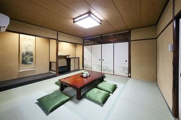 Ev (Private Vacation)