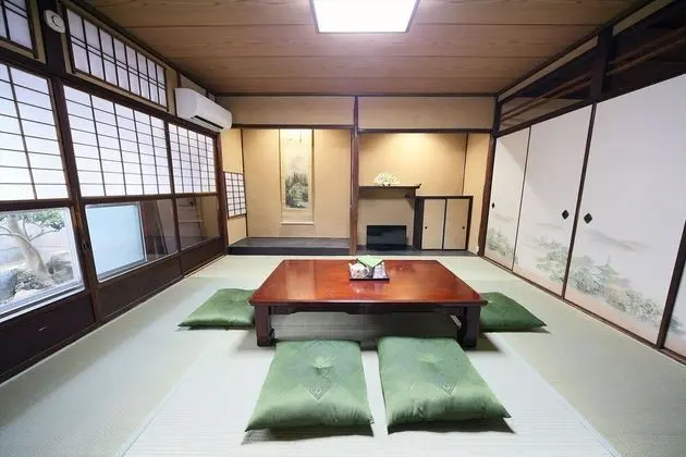 Ev (Private Vacation)