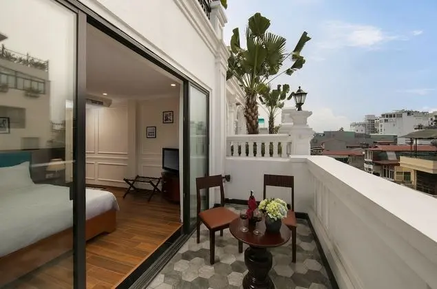 Junior Süit, Balkon