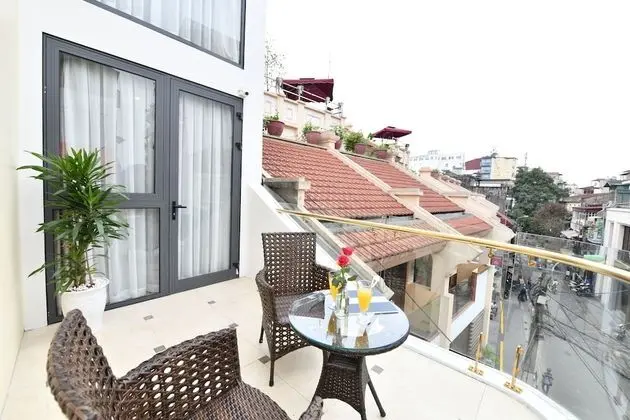 Junior Süit, Balkon