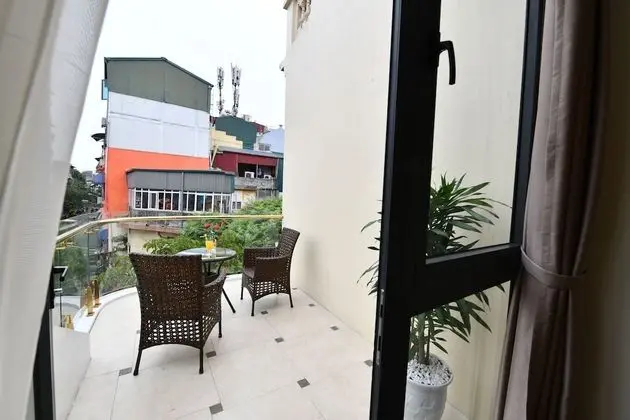 Junior Süit, Balkon