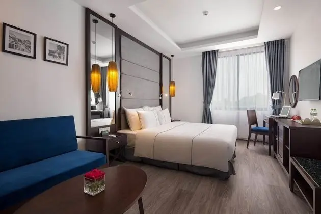 Junior Süit, 1 Büyük (Queen) Boy Yatak, Sigara İçilmez, Şehir Manzaralı