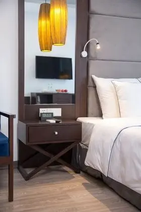 Junior Süit, 1 Büyük (Queen) Boy Yatak, Sigara İçilmez, Şehir Manzaralı