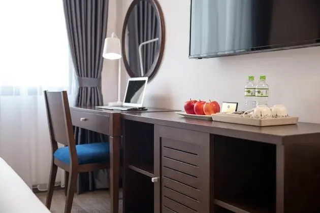 Junior Süit, 1 Büyük (Queen) Boy Yatak, Sigara İçilmez, Şehir Manzaralı