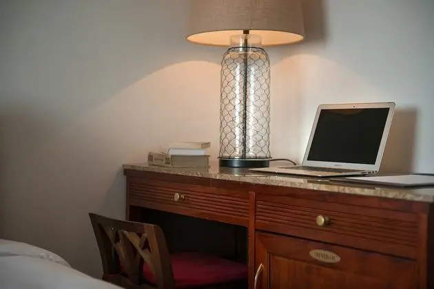 Superior King Room without Window
