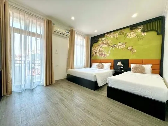 Üç Kişilik Oda, Balkon, Şehir Manzaralı