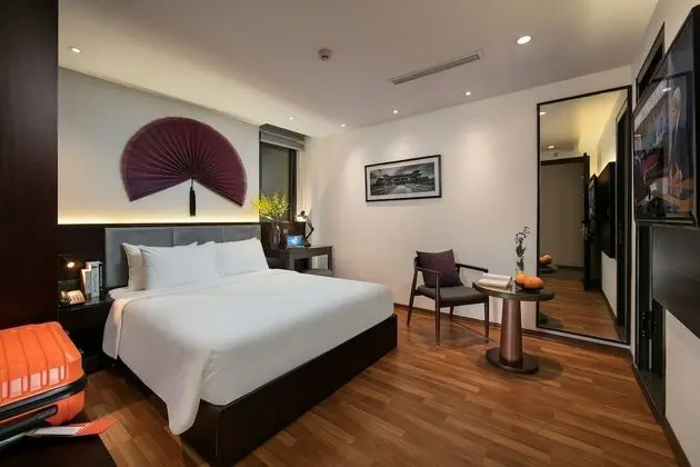 Deluxe Tek Büyük Yataklı Oda, Avlu Manzaralı