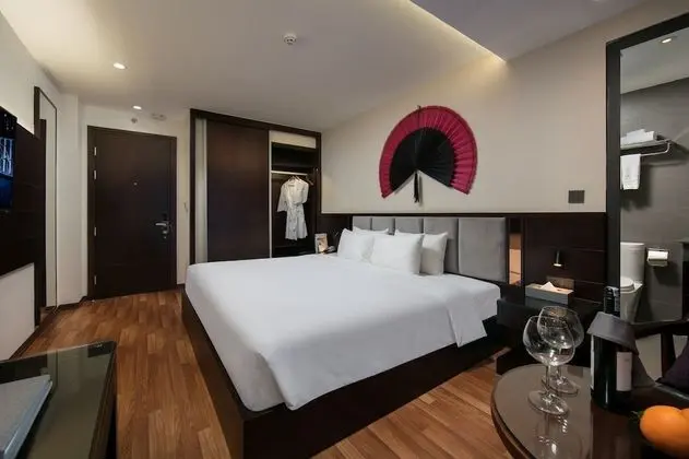 Deluxe Tek Büyük Yataklı Oda, Avlu Manzaralı