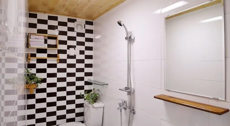 Tek Büyük Yataklı Oda, Ortak Banyo