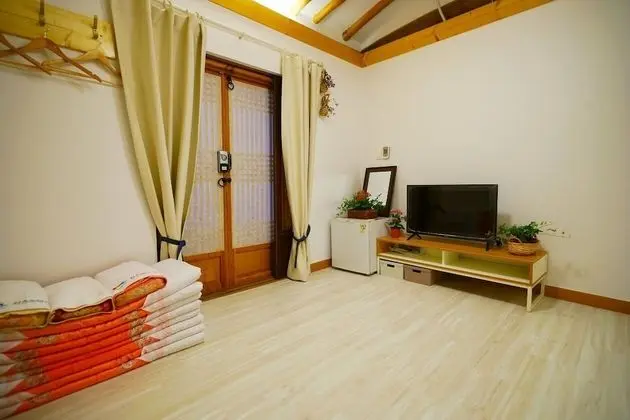 Traditional Oda (Sun)