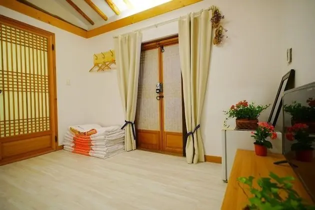 Traditional Oda (Sun)