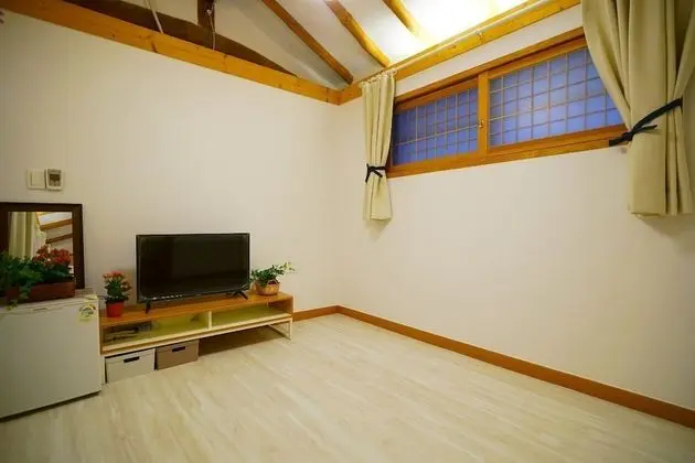 Traditional Oda (Sun)