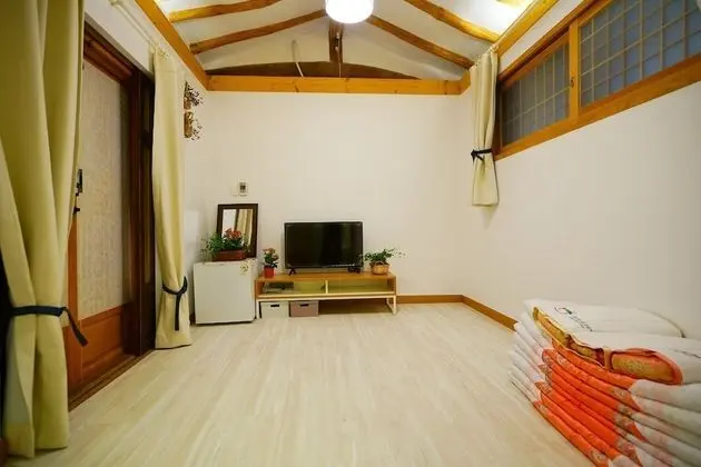 Traditional Oda (Sun)