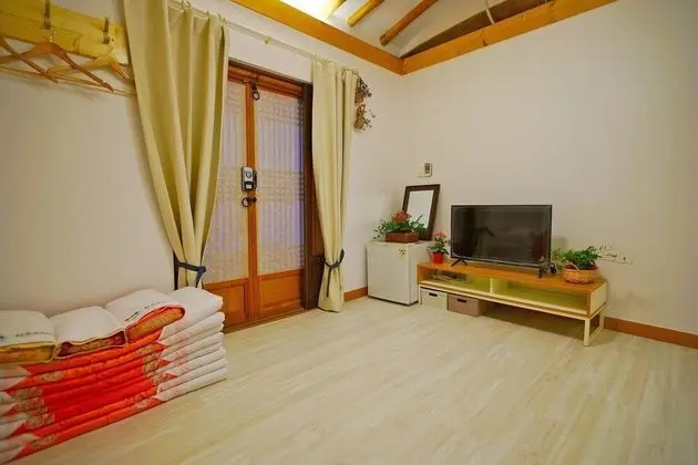 Traditional Oda (Sun)