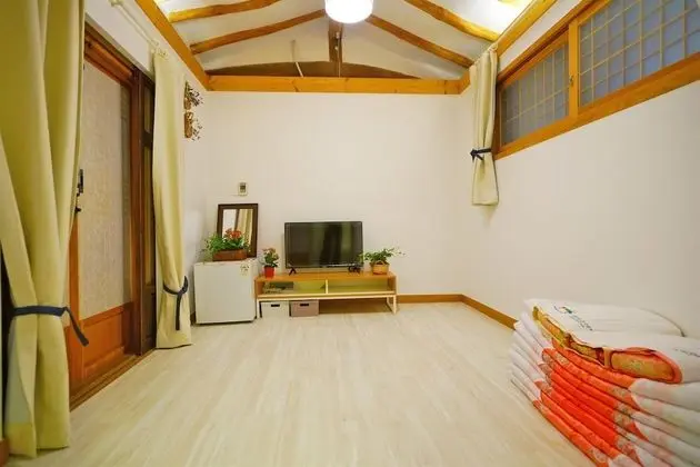 Traditional Oda (Sun)
